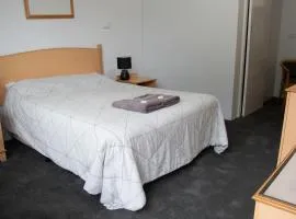 Sportsmans Arms Hotel Motel Deniliquin