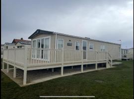 Fabulous seaside caravan getway at Cayton Bay, Hotel in Scarborough