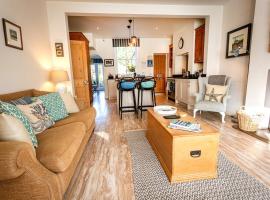 Starboard Cottage at the Bank Top, Runswick Bay, hotel i Runswick