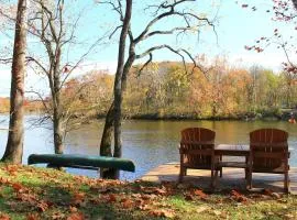 The Perch Riverfront Cabin - Starlink Wi-Fi