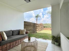 The Blyde - Lagoon Facing 3 Bedroom apartment, beach hotel sa Pretoria