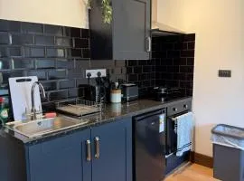 Globe Apartments M16