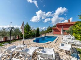 Villa Marić, a charming villa with a beautiful poolside, Hotel in Krapan