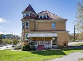 Groups Welcome! Historic Queen Anne Gem in Garrett