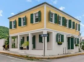 The Queen's Quarters - King Bed - AC - Walkable