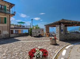 Casa con terrazza panoramica sul lago Maggiore, hotel in Maccagno con Pino e Veddasca