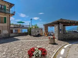 Casa con terrazza panoramica sul lago Maggiore
