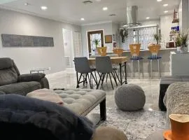 Newly Renovated Villa with Hot Tub