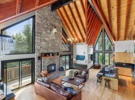 Luxury Whistler 6BR Chalet, Hot Tub and Music Loft