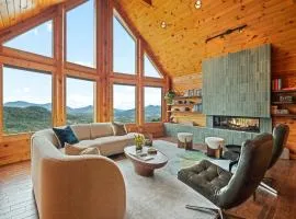 Mid-Century Decor Cabin with Stunning Views
