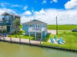 Cozy Canal-Front Beach Bungalow with Great Views