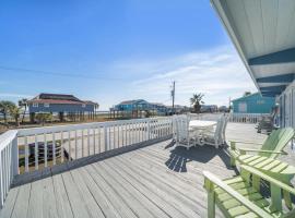 Beach Bungalow with Large Yard and Spectacular Ocean Views، فندق في جالفيستون
