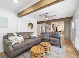 Beautiful home with pool near Kemah Boardwalk