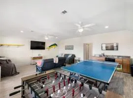 Huge Home With Game Room, Large Deck and Bunk Room