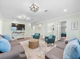 Island home with private pool and game room