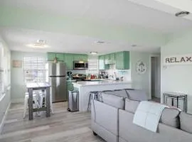 Cute Cottage With Game Room, Close to the Beach