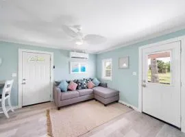 Cute and cozy beach bungalow near the seawall