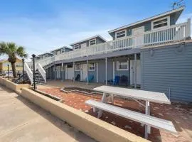 Cozy studio across the street from the seawall and close to Cruise Terminal