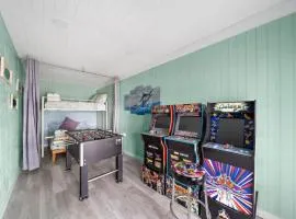 Waterfront canal with stunning pool and direct fishing access