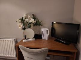 The Fat Fox, three-star hotel in Pyrton