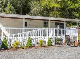 Tucked Away - Magical Location on the River, Hiking, and Rafting