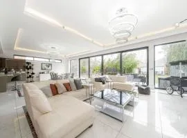 Exceptional Luxury w Leisure Facilities