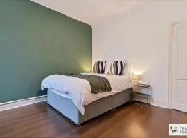 Becky's House: Near Motor Point Arena with Free Parking