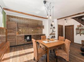 doLodge homestead in the Kolpa River canyon, chalet de monta&ntilde;a en Stari Trg ob Kolpi