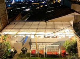 Two-Story San Blas Home with Terrace and Stunning Views, hotel v destinaci Cuzco