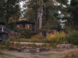 Mackenzie Beach Resort, hotel in Tofino