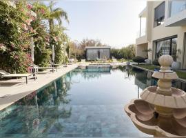 Villa Fiori Luxury Italian Villa, Pool & Spa, Marrakech, hotel in Douar bel Rhanodour