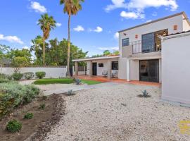 Bright Beach Stay, Balcony, Patio & Steps to Beach, hotel a El Centenario
