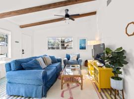 Bright Bay Hideaway - Near Springs - Pet Friendly, hotel in Crystal River