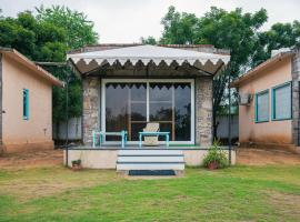 Hidden Gem near Jaipur horse ride, scenic view & swimming pool, ξενοδοχείο σε Pachār