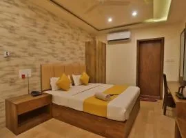 Hotel Jhanki Residency Near Kashi Temple Free Parking !!! Best Family Hotel In Varanasi