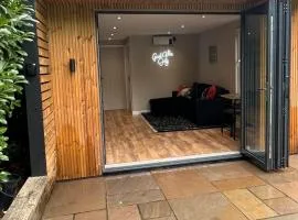 Leeds Airport & Trinity Uni Guest House