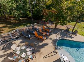 Private Pool Vacation Home, hotel in Lake Ozark