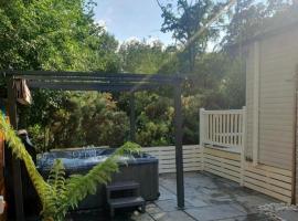 The Treehouse Northumberland, hotel a Swarland