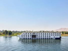 Mövenpick Royal Lotus Nile Cruise, Every Monday Four Nights From Luxor, Every Friday Three Nights From Aswan - Including Excursions & Sightseeing，位于卢克索的酒店
