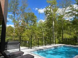 Mountain View Retreat with Private Hot Tub & Pool, hotel in La Conception