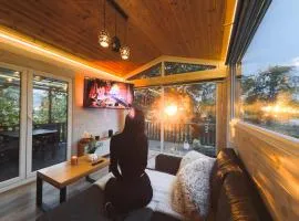 Romantic Cottage - Private Hot Tub - Sauna - Beach access