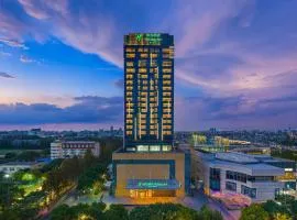 Holiday Inn Shanghai Minhang Center by IHG
