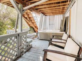 Tranquil Bayview Oasis - saltwater hot tub year-round - reserved parking, Hotel in Provincetown