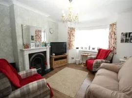 Spacious 4-Bed House in Welling - Free parking