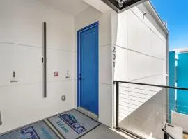 Wave Haven - 4 Luxury Units - 10BR 12BA Total - Sleeps 6 or 8 Per Unit - Hot Tub - Across from Beach - Rocket and Beach Views