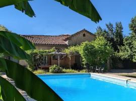 Gîte avec piscine & Spa - La Chapelle, Hotel in Graulhet