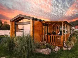 Charmful Beach Cabin - Sauna - Private Hot Tub