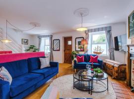 Springholm Cottage Family Retreat - Sleeps 10, hotel din Bootle