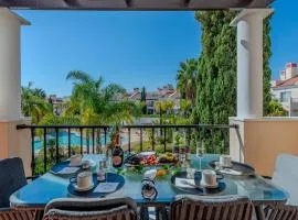5 star Luxury Palmview apartment with large terrace and communal pool