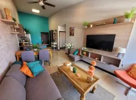 Near Airport - Lush Gardens, Pool, King Bed, Security